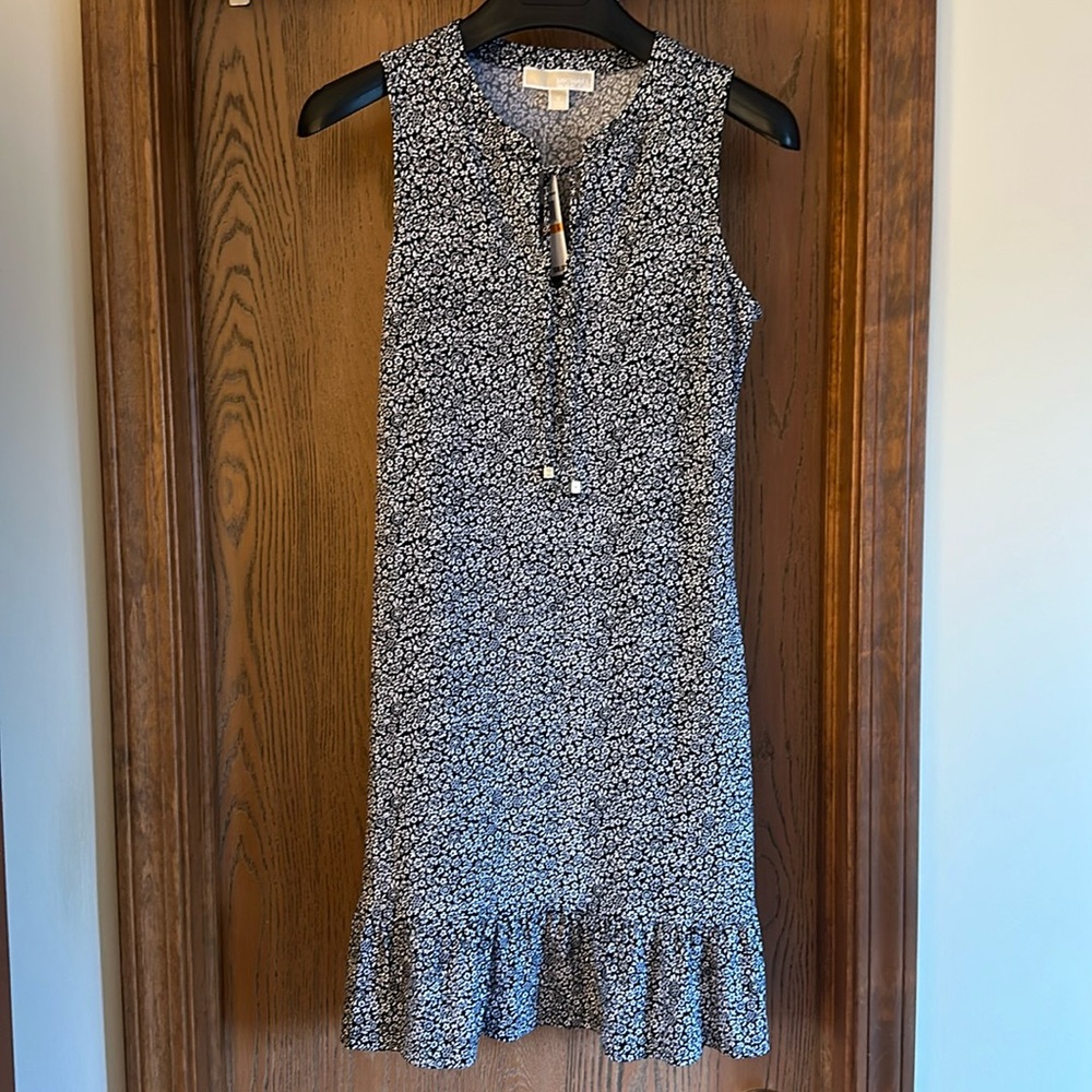 Flowy dress with ruffle